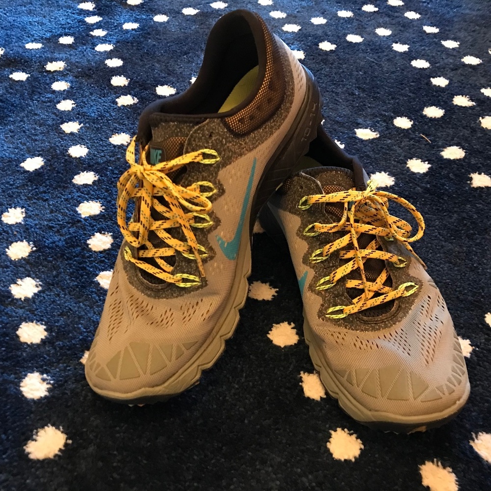 Nike Mens tennis shoes